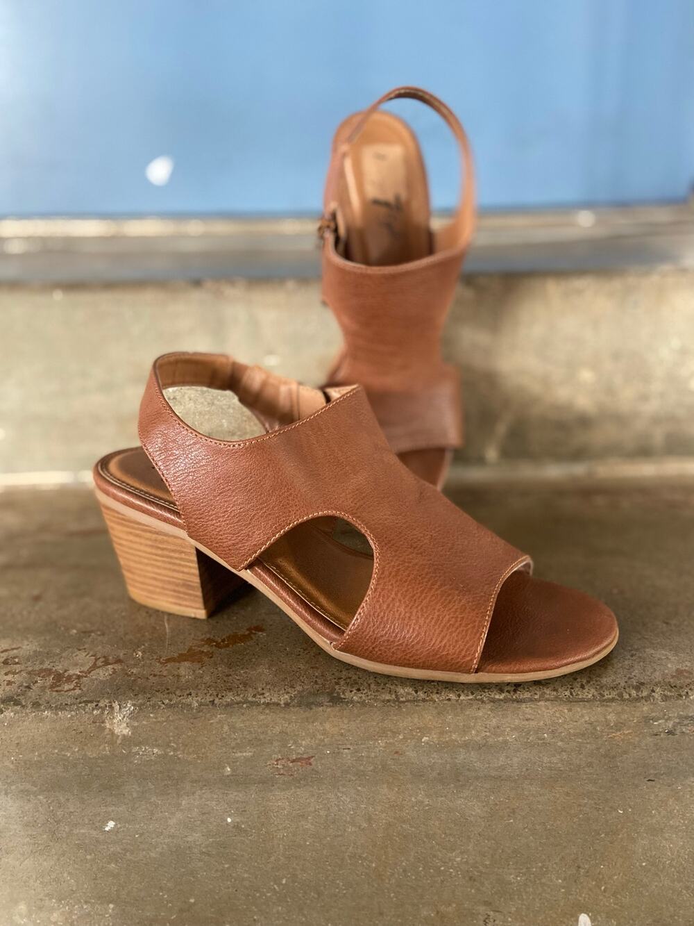 Vintage 7 Eight tan block heel cage style sandal with zipper entry